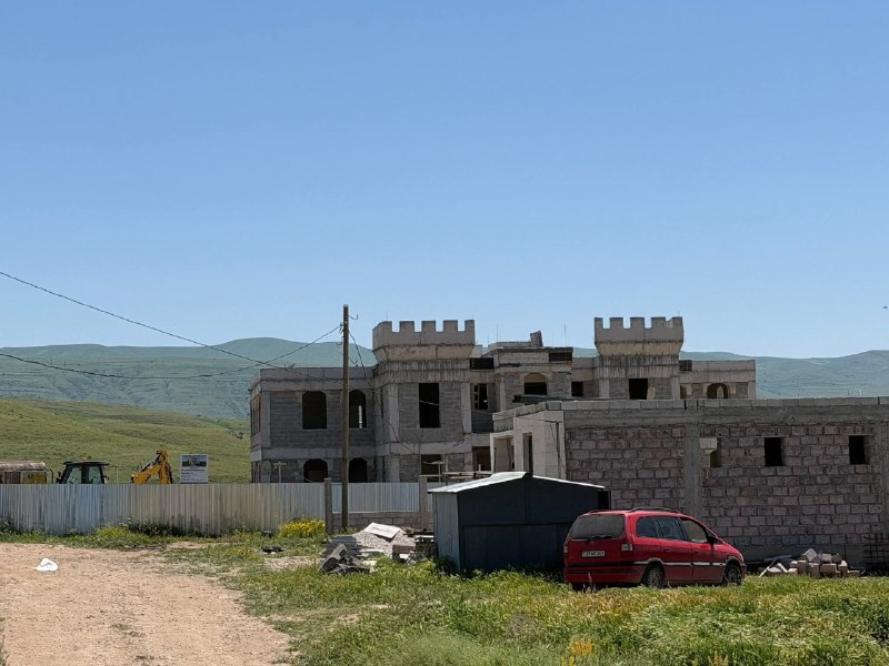 В селе Зар Котайкской области одновременно строят новую школу и детсад