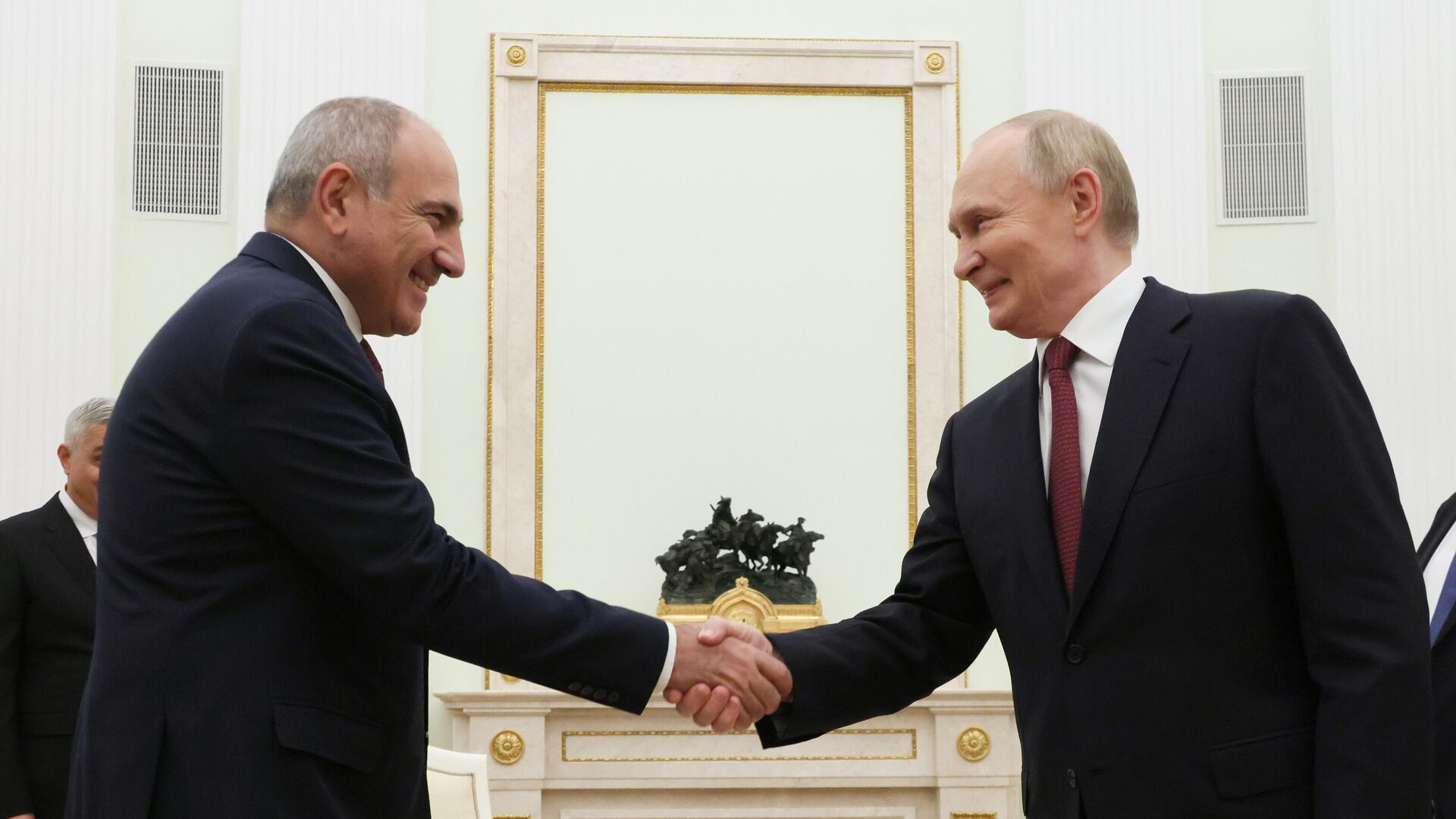 Пашинян поздравил Путина, заявив о развитии связей Армении и России — реакция в Малатии-Себастии