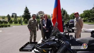Германия передала Армении 16 снегоходов для оснащения ВС