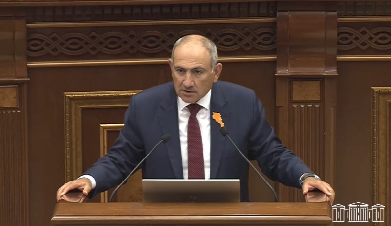 Пашинян объявил об окончании конфликта с Азербайджаном в ходе выступления в парламенте