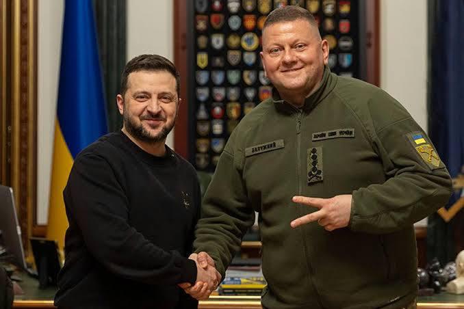 Бывший главком ВСУ Залужный заявил Зеленскому о намерении баллотироваться в президенты Украины