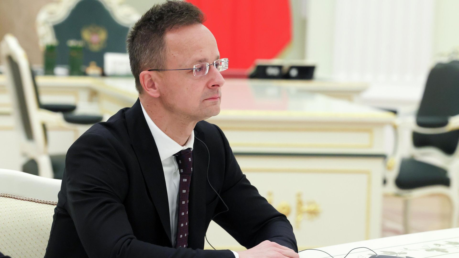 Петер Сийярто на заседании, Венгрия