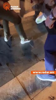 Кадры обезвреживания вооружённого ножом гражданина в Ереване