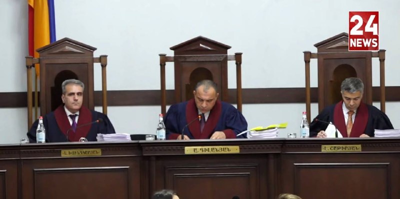 КС Армении начал рассмотрение жалоб оппозиции на результаты выборов 7 июня — что это значит для Еревана