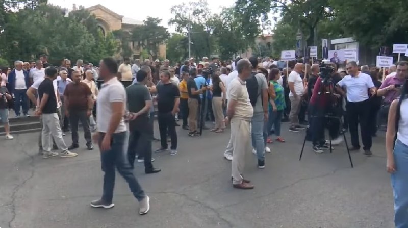В Малатии-Себастии оценили митинг оппозиции у Конституционного суда: «пара сотен»