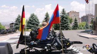 Армия Армении получила из Германии 16 снегоходов для высокогорья — Сурен Папикян